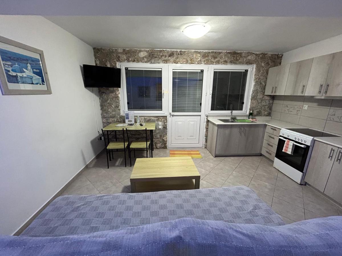 Aroma Cavas Apartment Pyrgos Kallistis Exterior photo